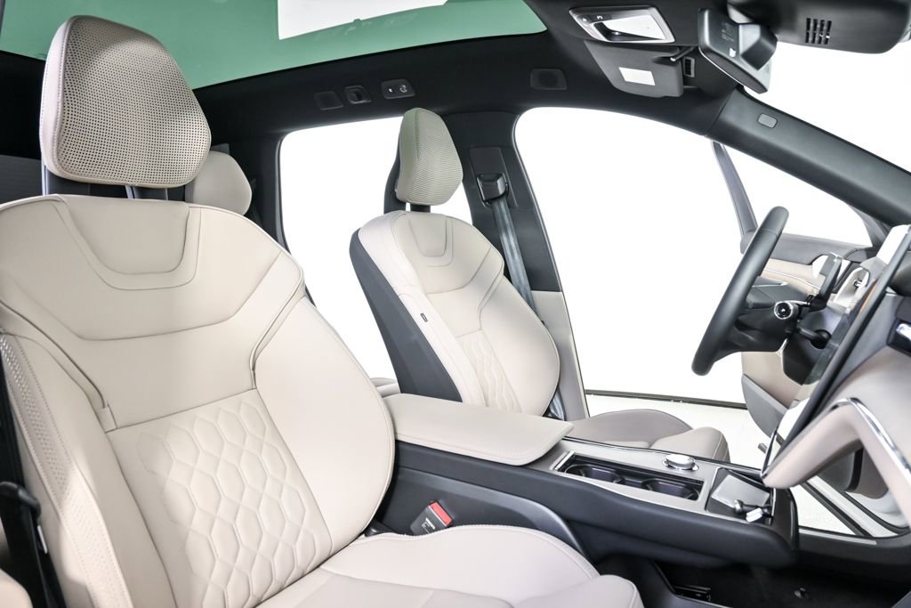 Certified 2025 Volvo EX90 Ultra image 25