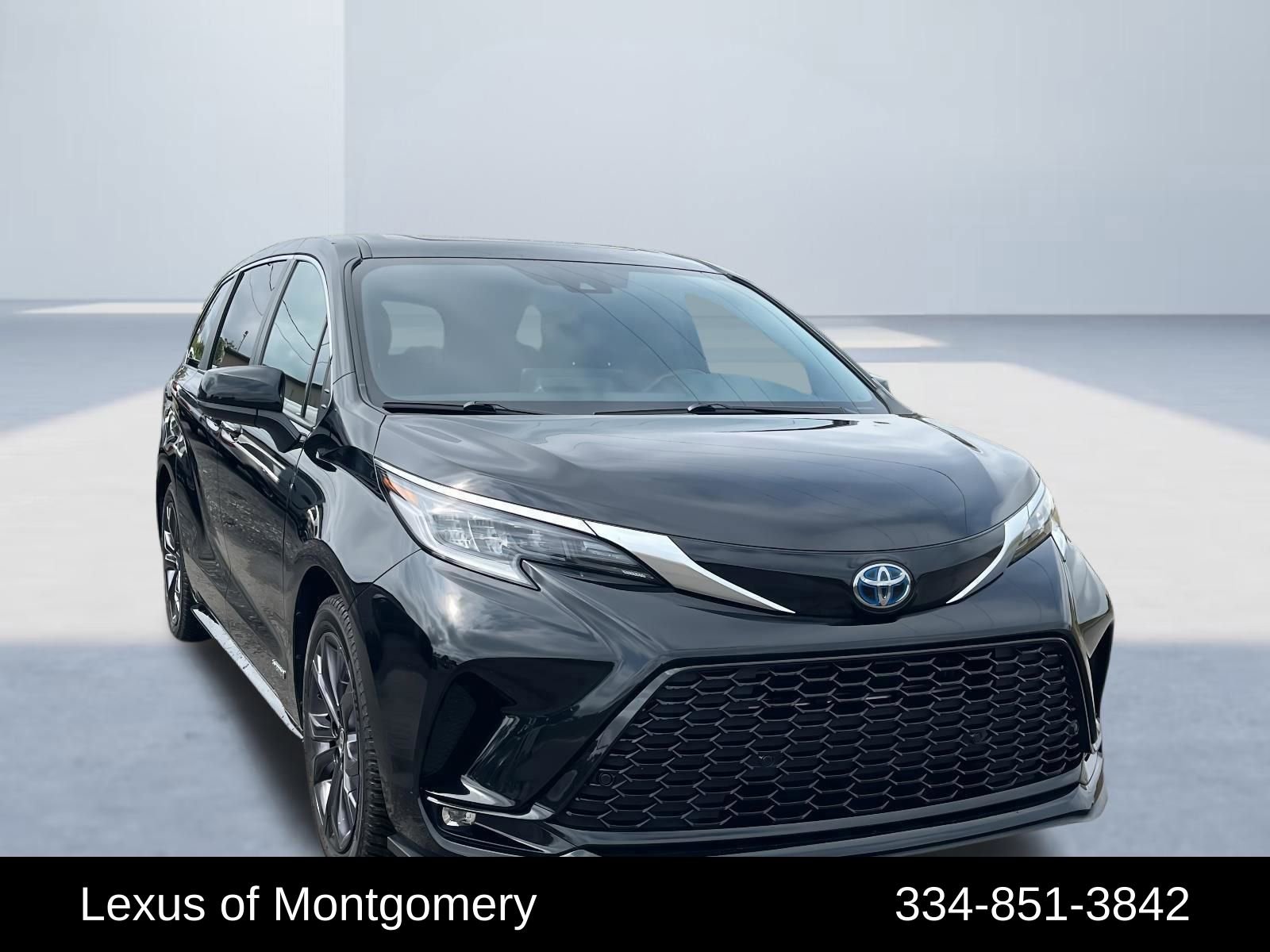 Used 2021 Toyota Sienna XSE image 1