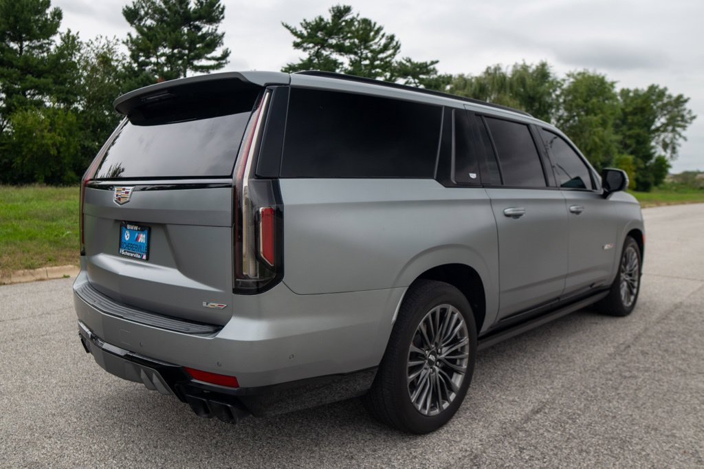 Used 2023 Cadillac Escalade ESV V AWD/4WD image 14