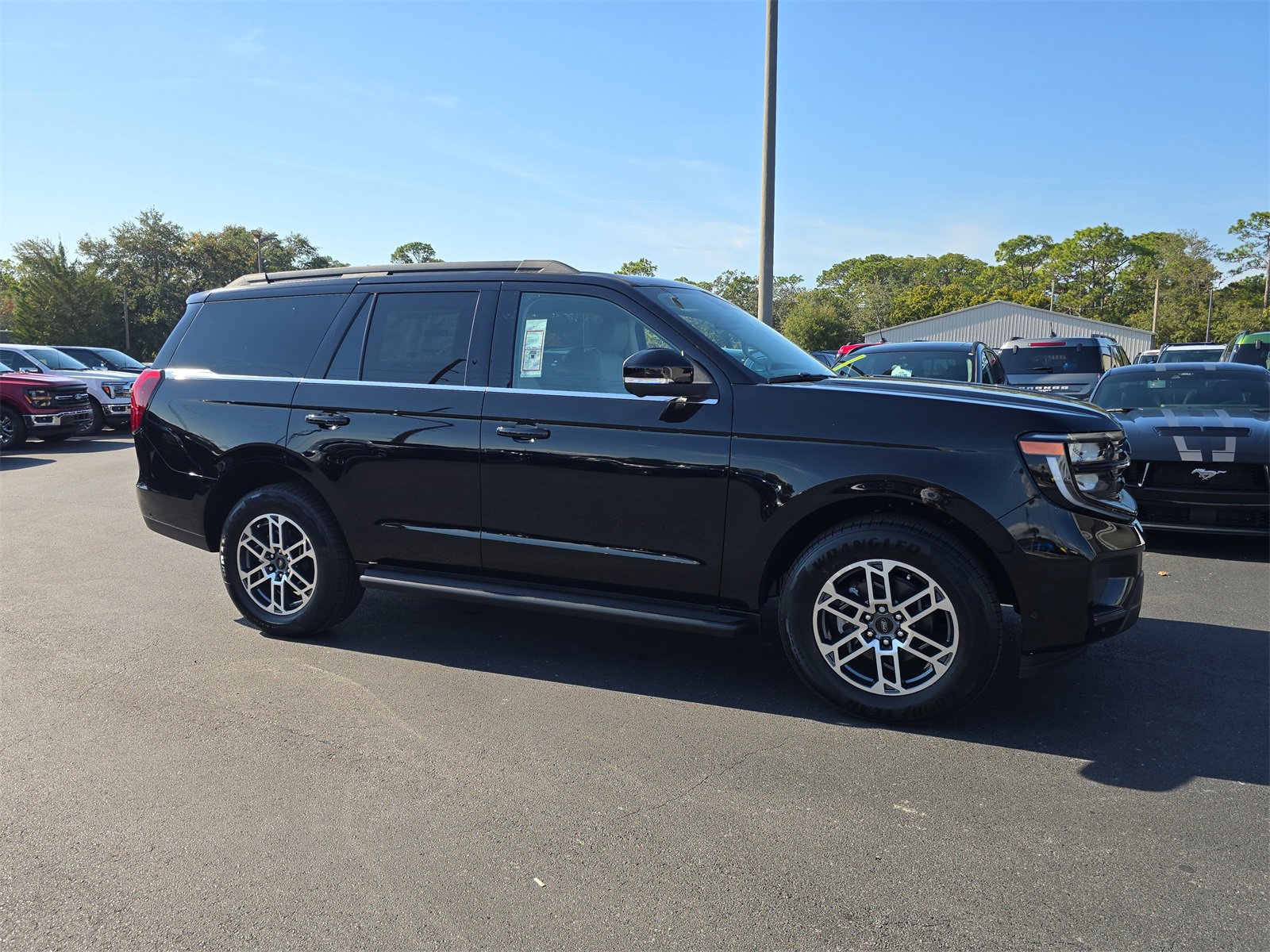 New 2025 Ford Expedition Active image 2