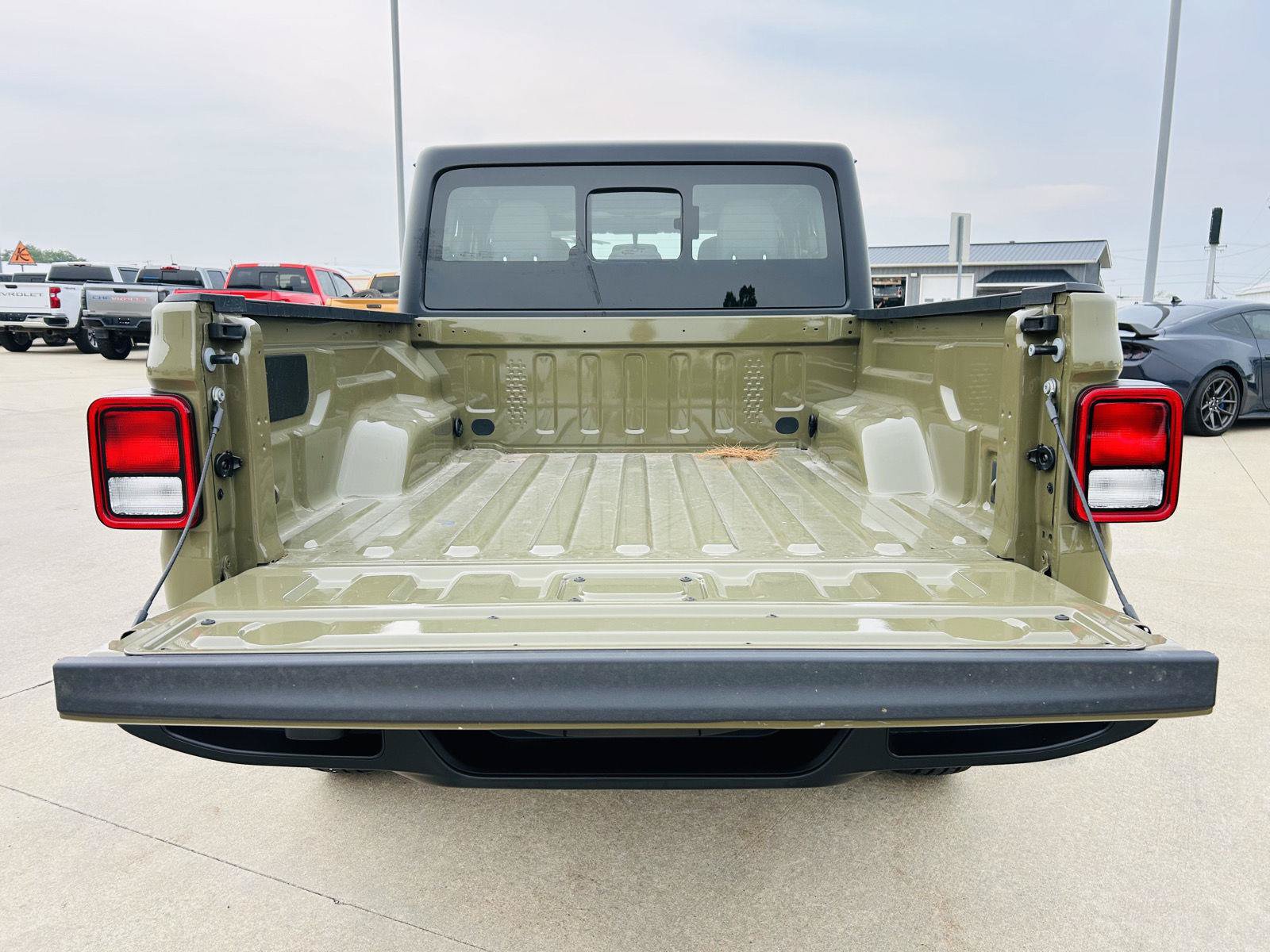 New 2026 Jeep Gladiator Sport AWD/4WD image 24