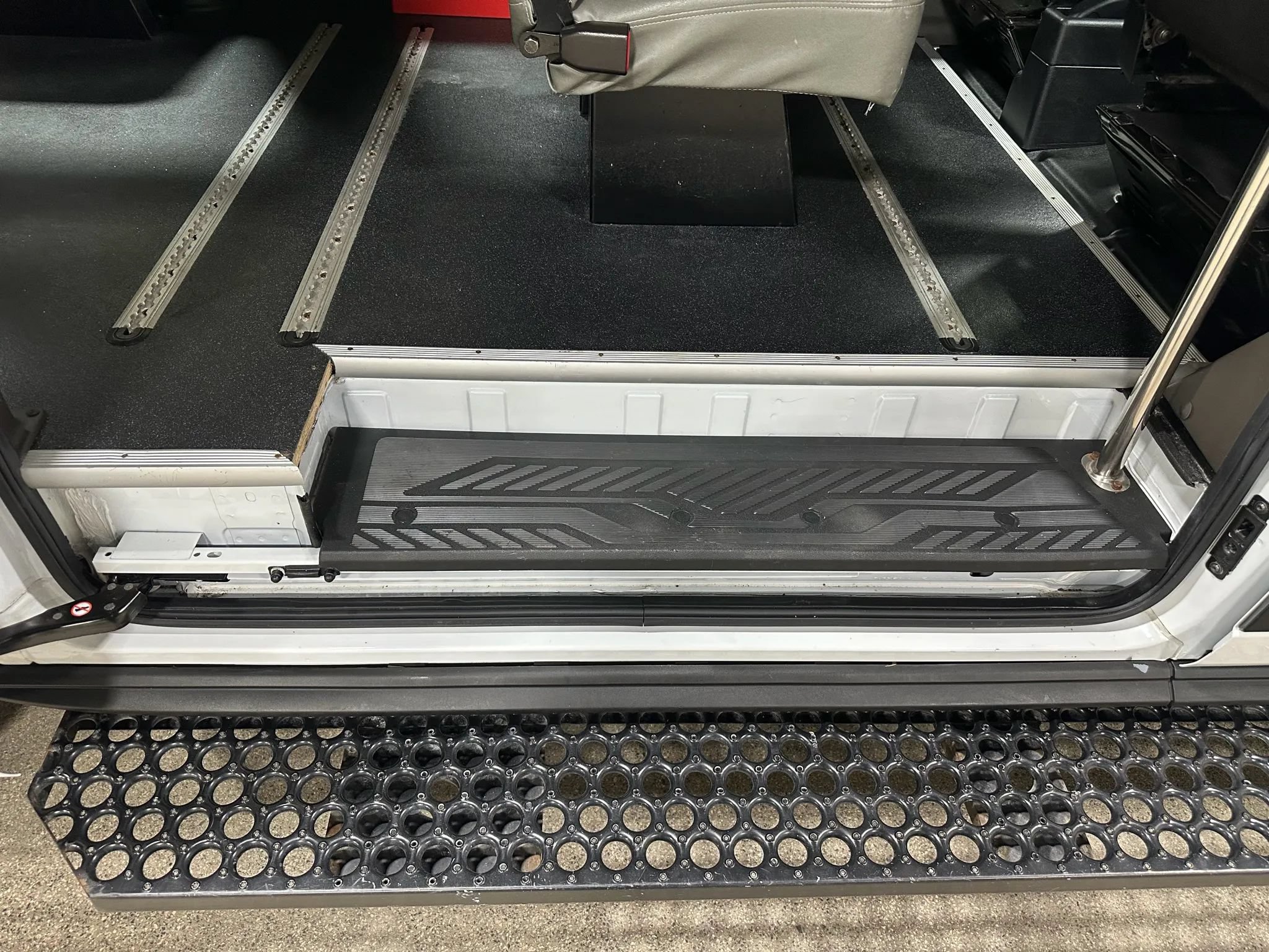 Used 2020 Ford Transit 150 Medium Roof RWD image 24
