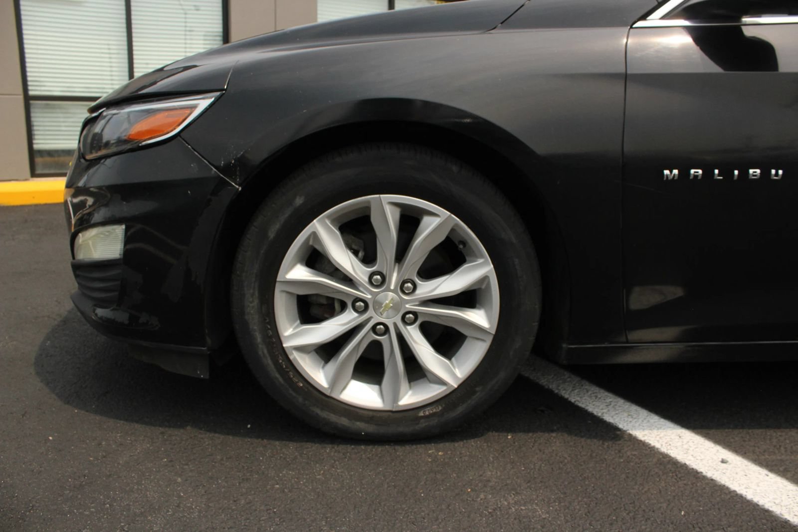 Used 2019 Chevrolet Malibu LT FWD image 3