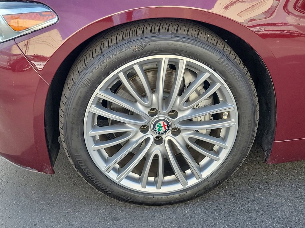 Used 2019 Alfa Romeo Giulia Ti w/ Quick Order Package 22Z Lusso image 5