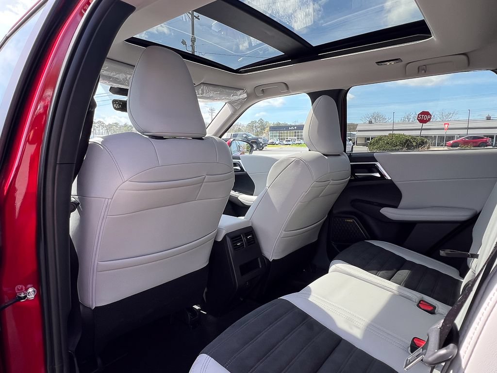 New 2025 Mitsubishi Outlander SE FWD image 30
