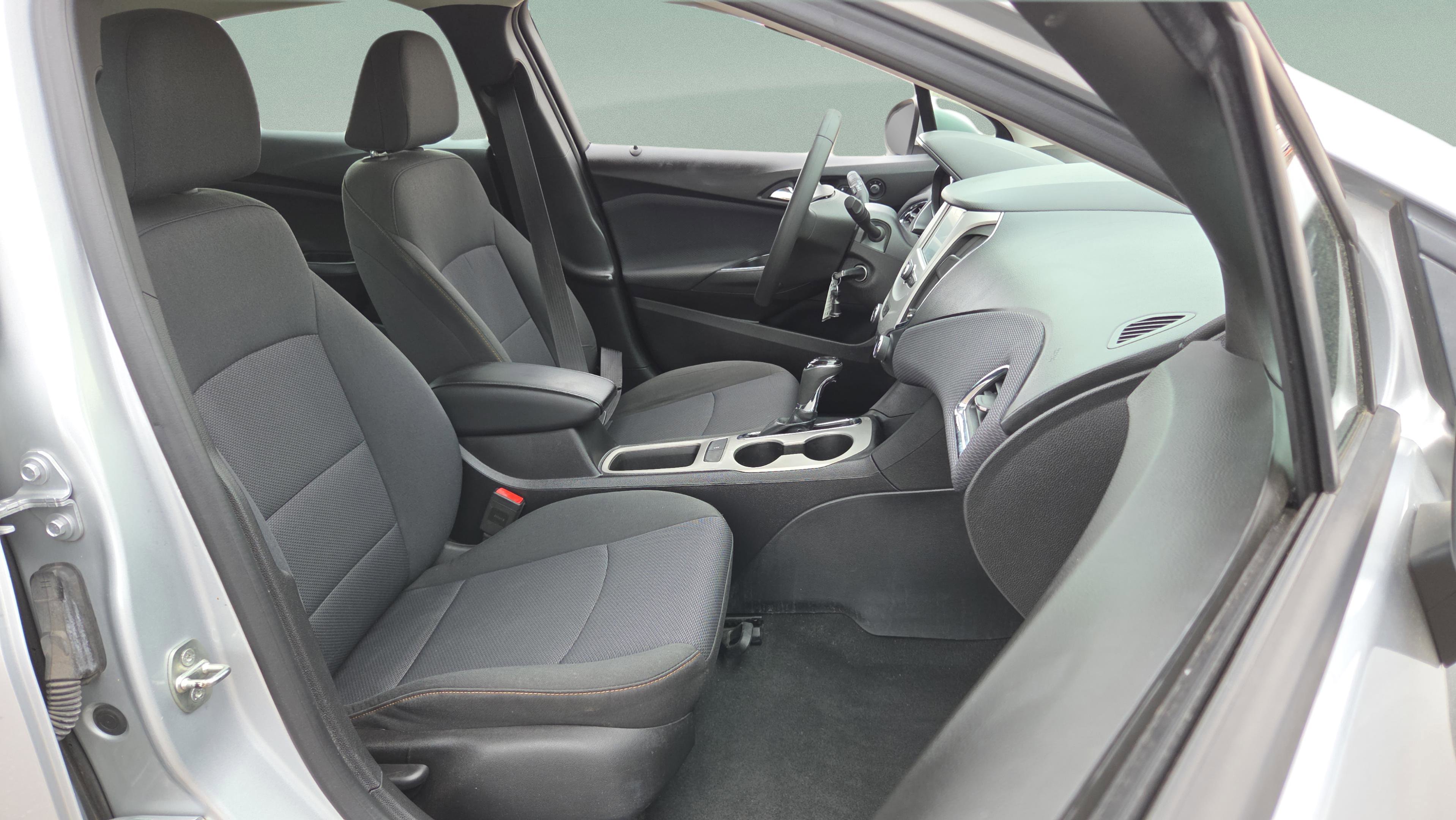 Used 2018 Chevrolet Cruze LS image 24