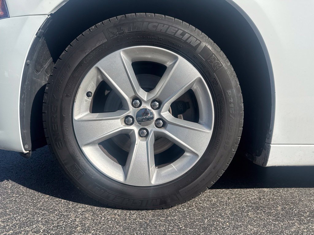 Used 2014 Dodge Charger SXT RWD image 12