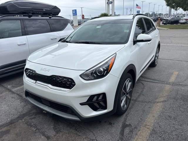 Used 2022 Kia Niro Touring Special Edition FWD image 3