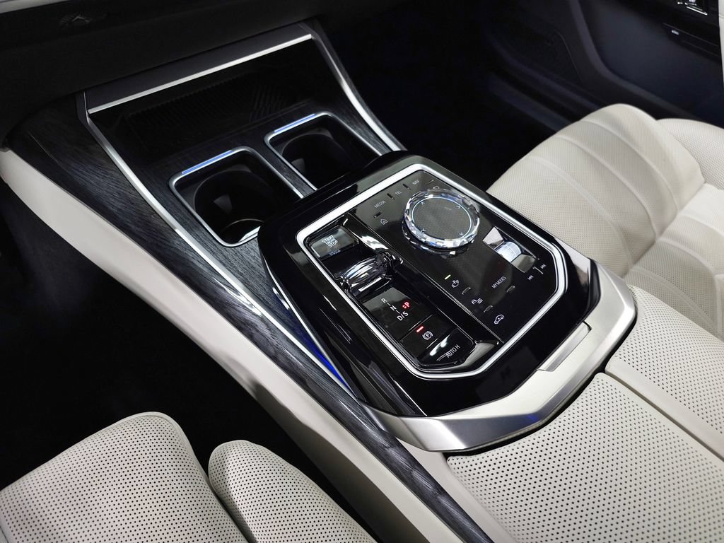 Used 2023 BMW 760i xDrive w/ Luxury Rear Seating Package AWD/4WD image 40