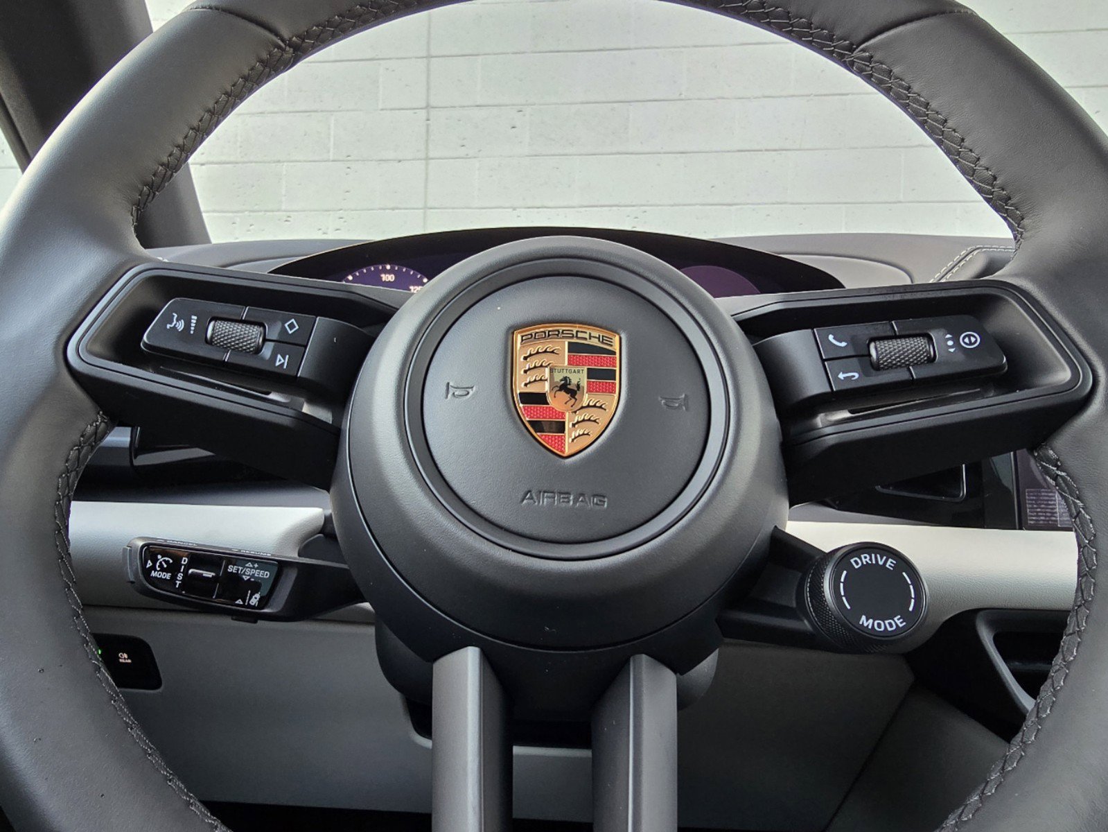New 2025 Porsche Macan 4S Electric AWD/4WD image 17