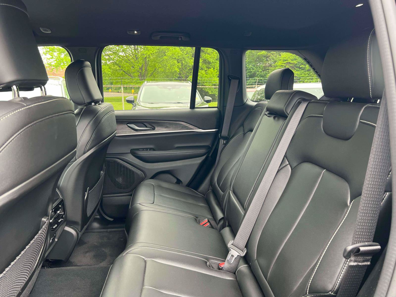 Used 2024 Jeep Grand Cherokee Limited AWD/4WD image 28