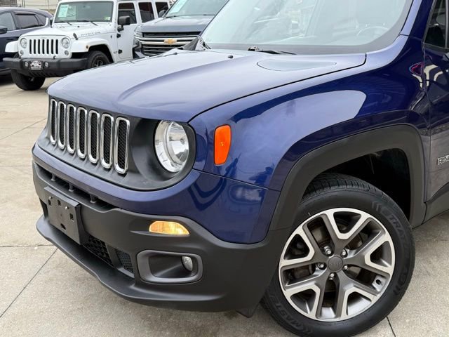 Used 2017 Jeep Renegade Latitude w/ Cold Weather Group image 19