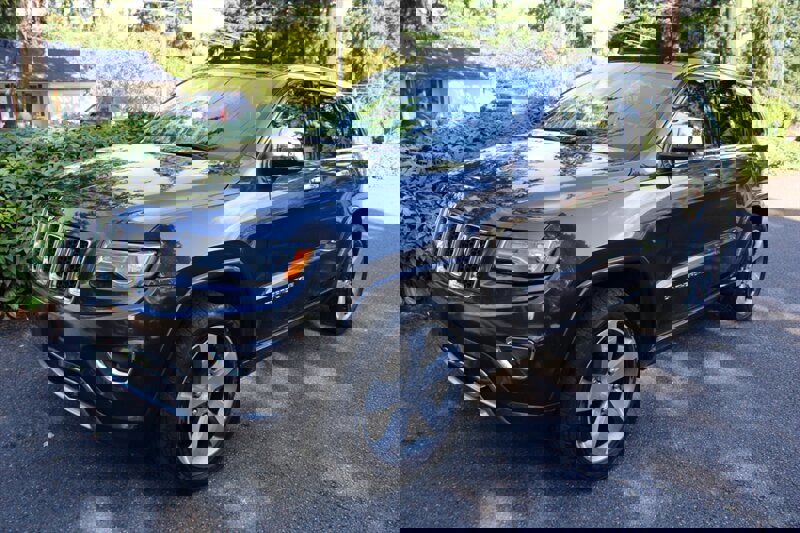 Used 2014 Jeep Grand Cherokee Overland w/ Advanced Technology Group