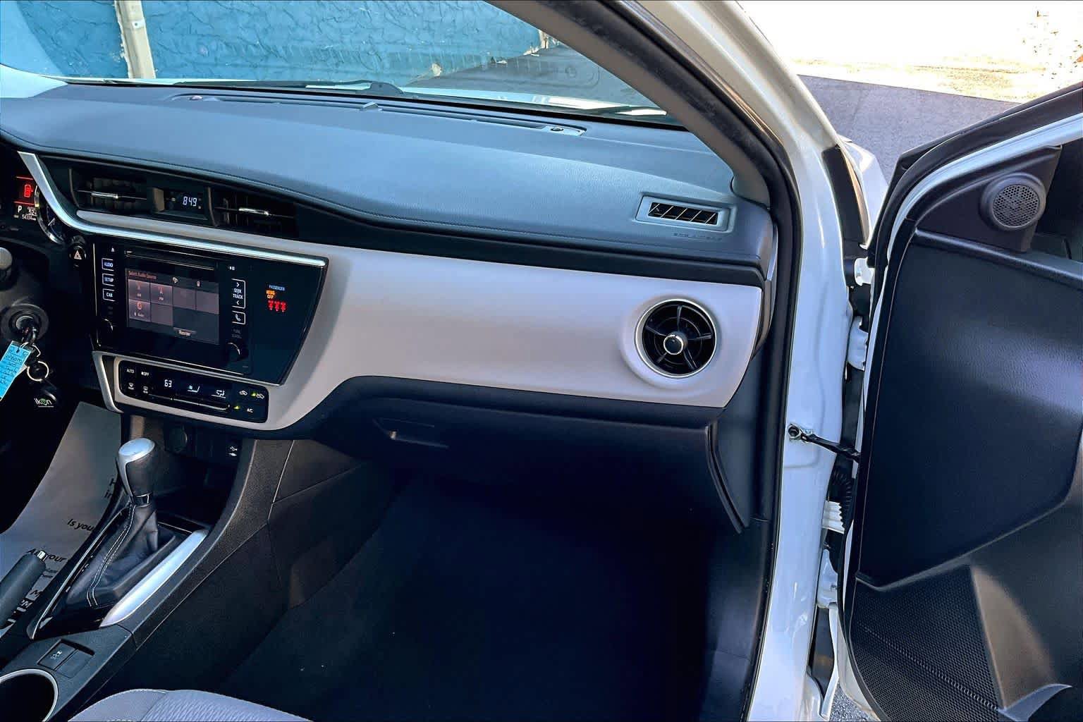 Certified 2019 Toyota Corolla LE FWD image 18