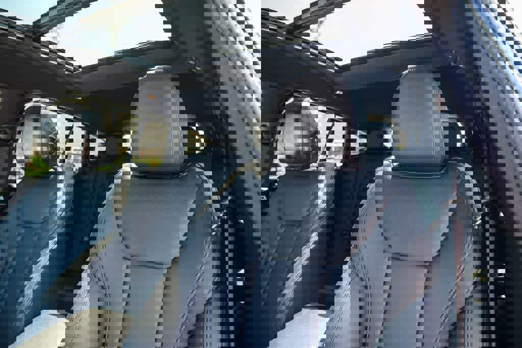 Used 2021 BMW X4 xDrive30i w/ Convenience Package image 17