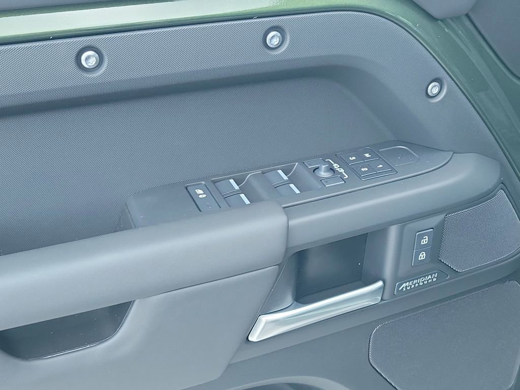 New 2026 Land Rover Defender 110 X-Dynamic SE image 23