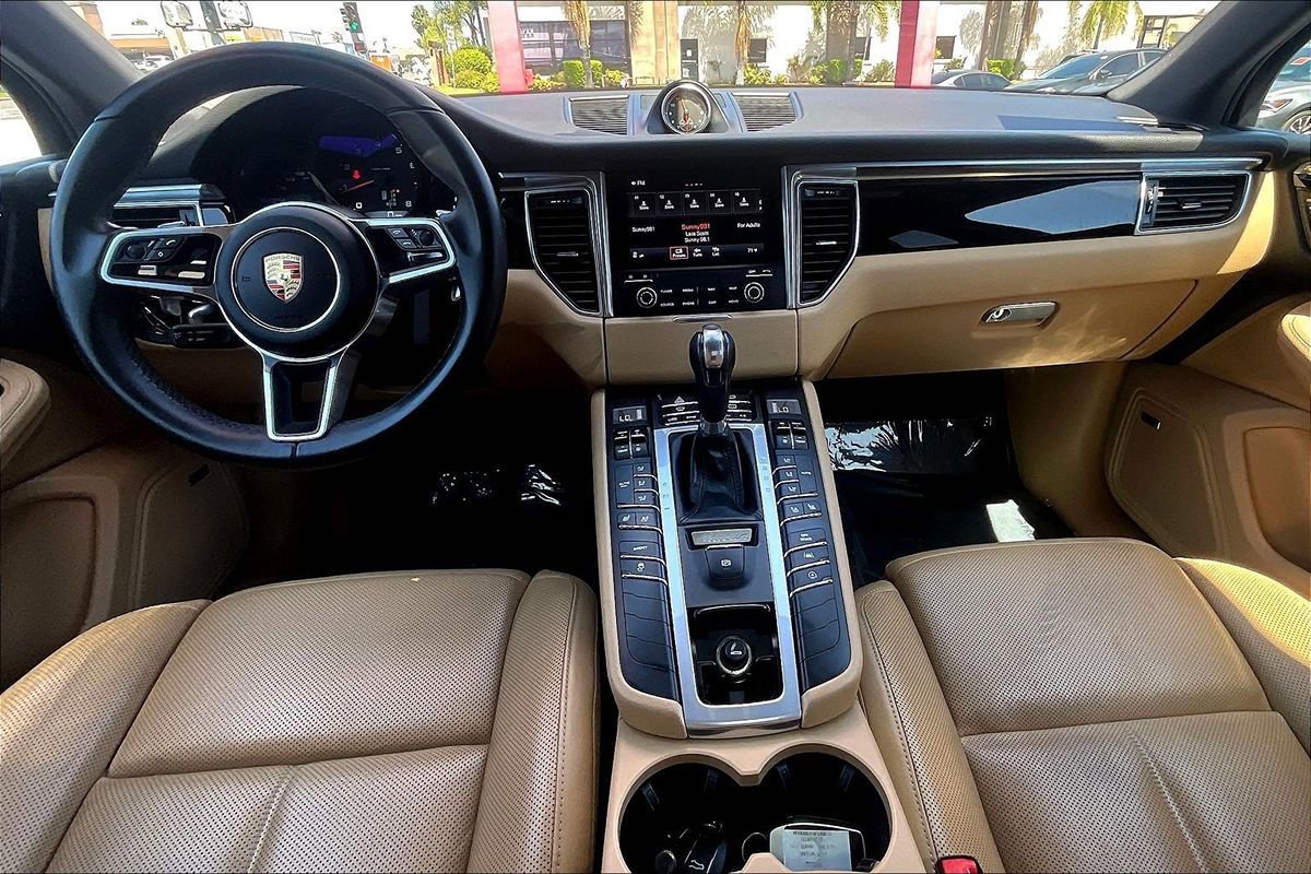 Used 2018 Porsche Macan AWD/4WD image 17