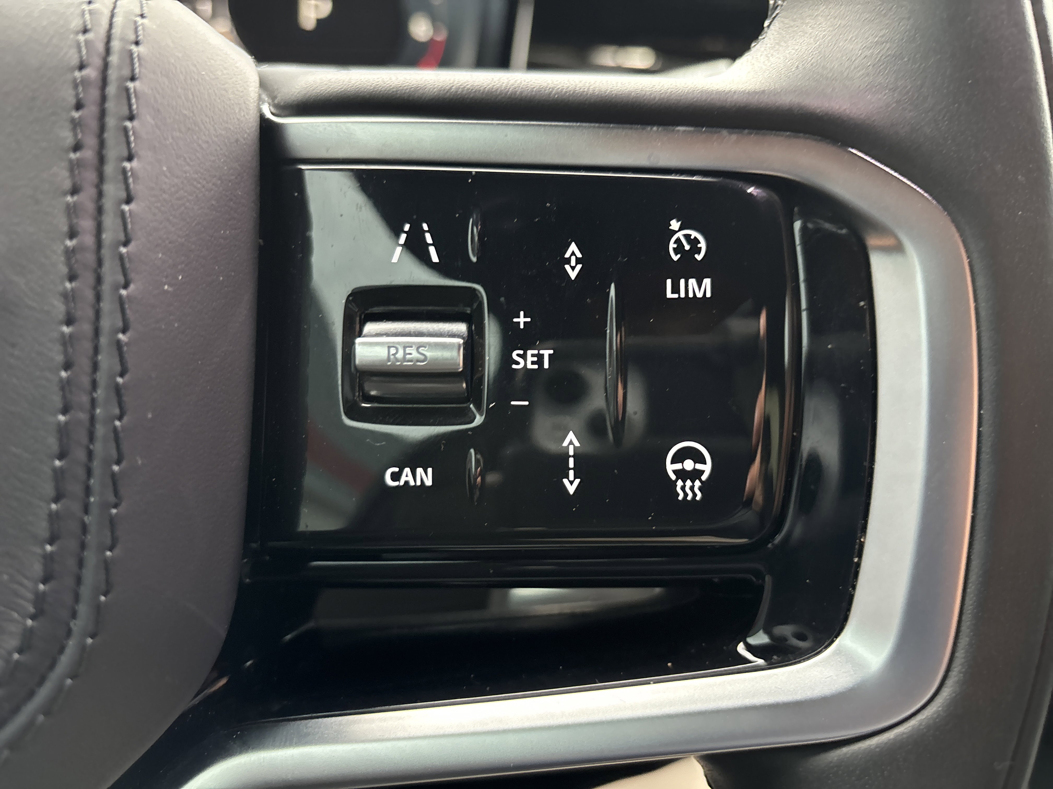 Used 2025 Land Rover Range Rover Sport SE image 20