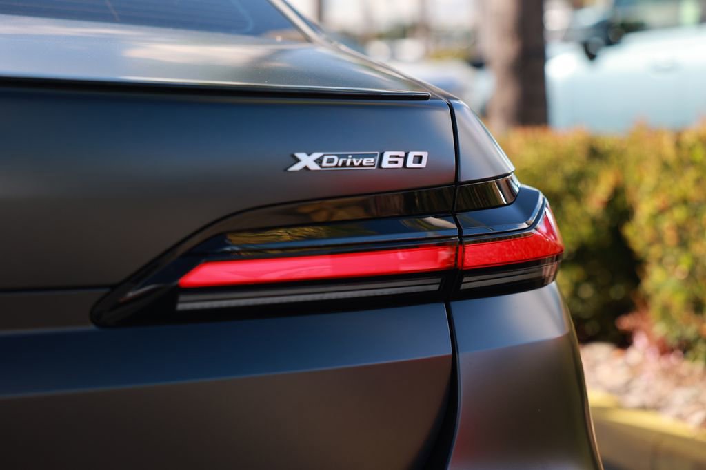 Used 2025 BMW i7 xDrive60 w/ Executive Package image 14