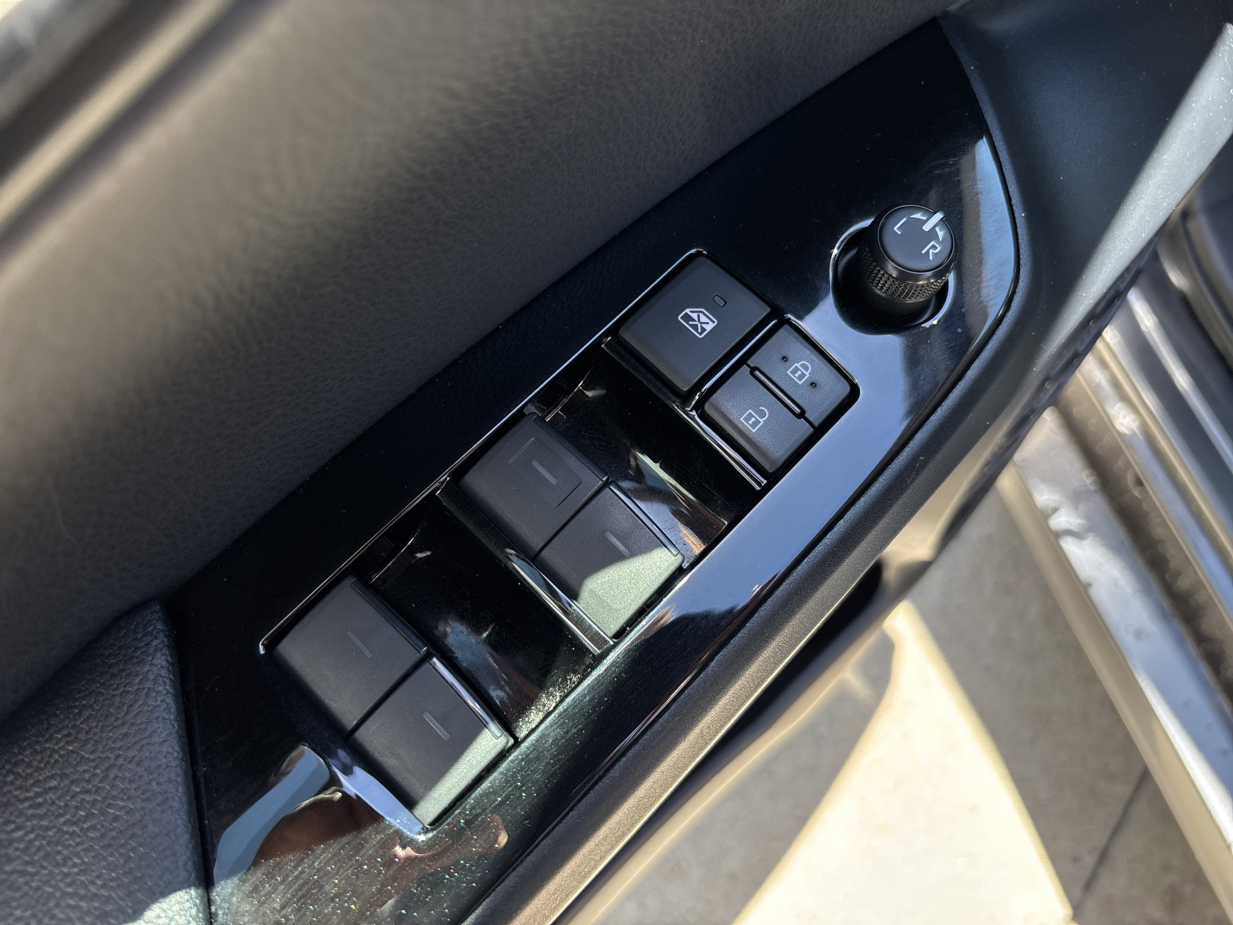 Used 2019 Toyota Prius XLE FWD image 14