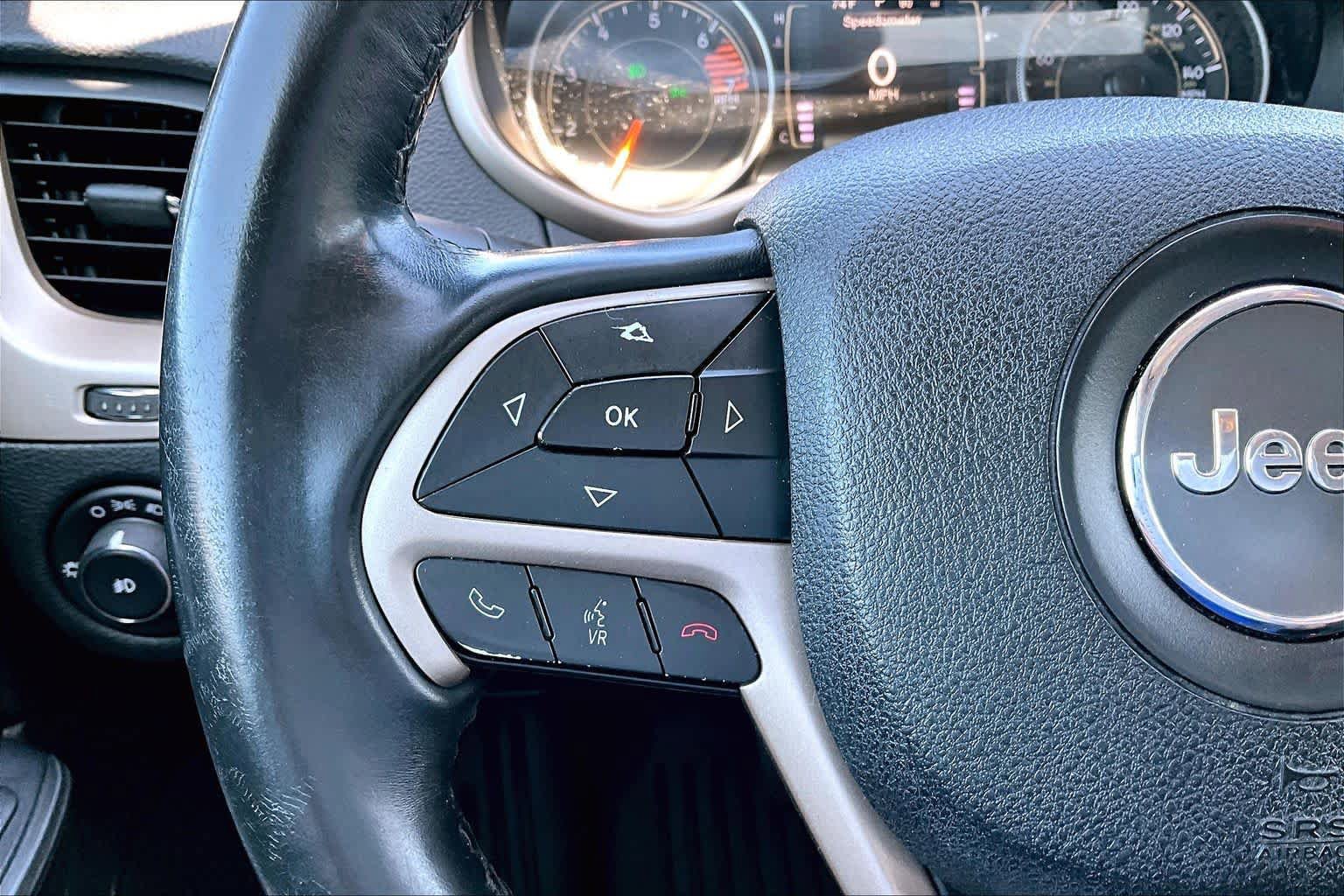 Used 2016 Jeep Cherokee Latitude FWD image 23