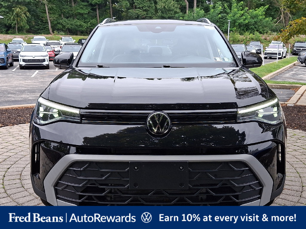 Certified 2025 Volkswagen Taos SE AWD/4WD image 2