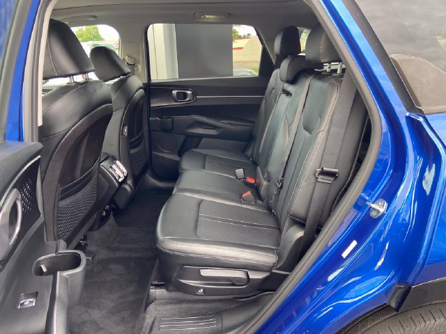 Used 2022 Kia Sorento S w/ Panoramic Sunroof Package FWD image 18