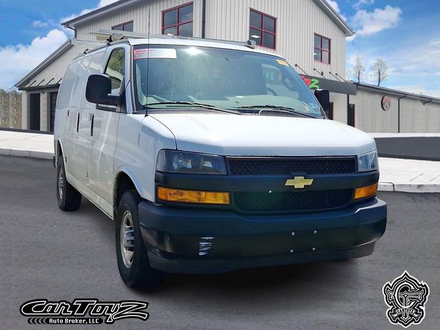 Used 2021 Chevrolet Express 2500 RWD image 1