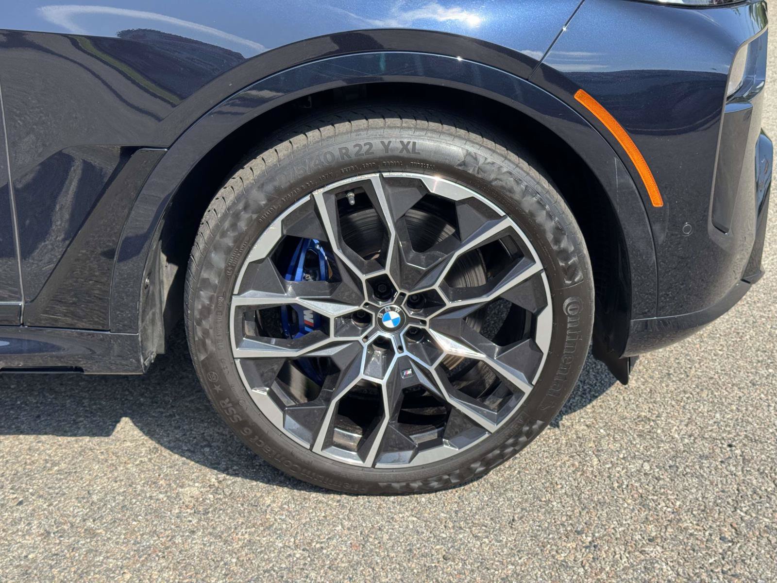Used 2023 BMW X7 xDrive40i w/ M Sport Package AWD/4WD image 10