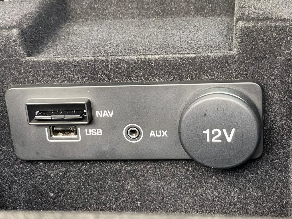 Used 2018 Jaguar F-PACE Premium image 37