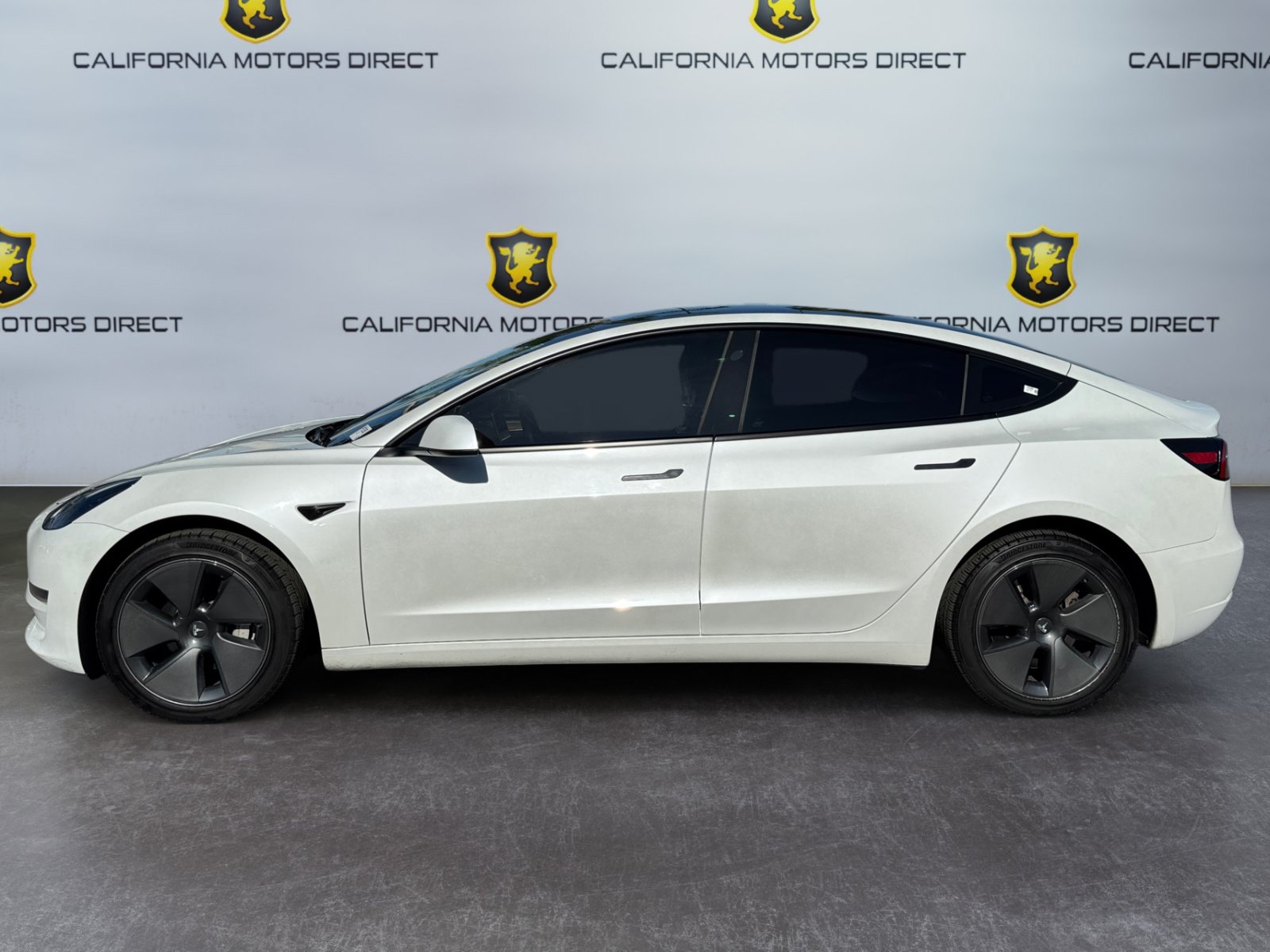 Used 2023 Tesla Model 3 Standard Range RWD image 2