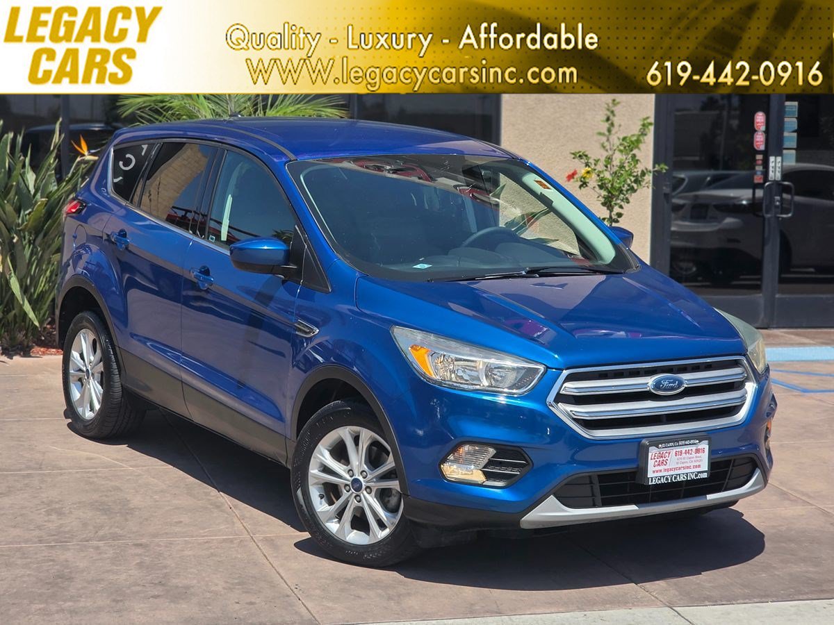 Used 2017 Ford Escape SE FWD image 1
