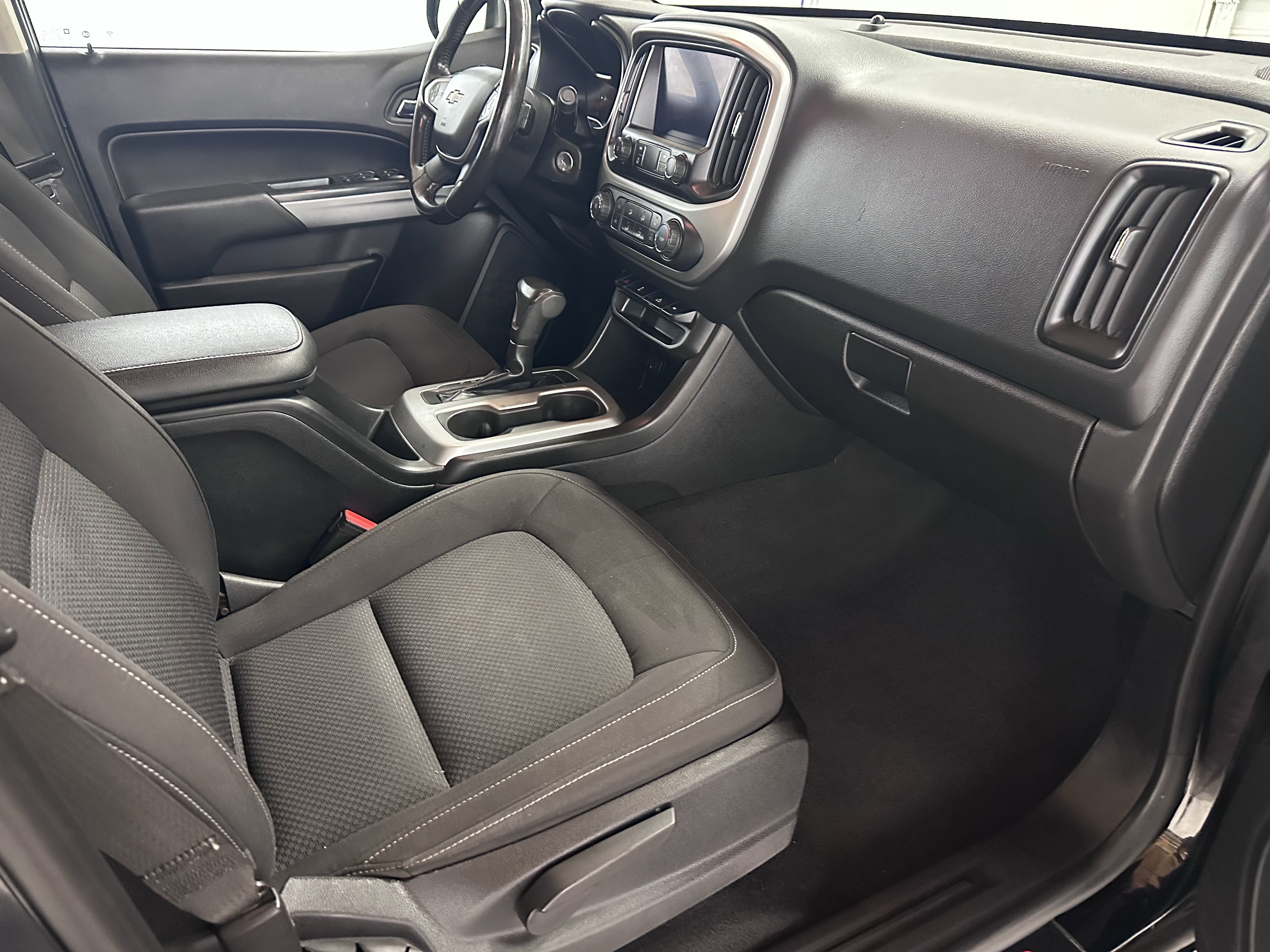 Used 2020 Chevrolet Colorado LT image 30