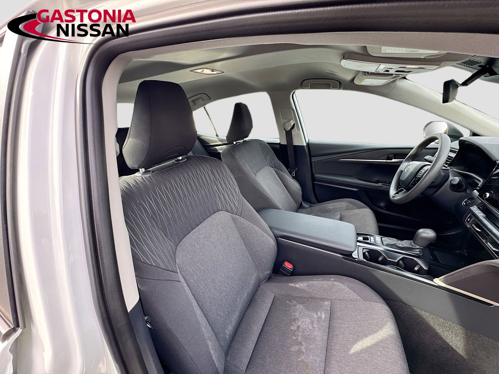 Used 2025 Toyota Camry LE image 32