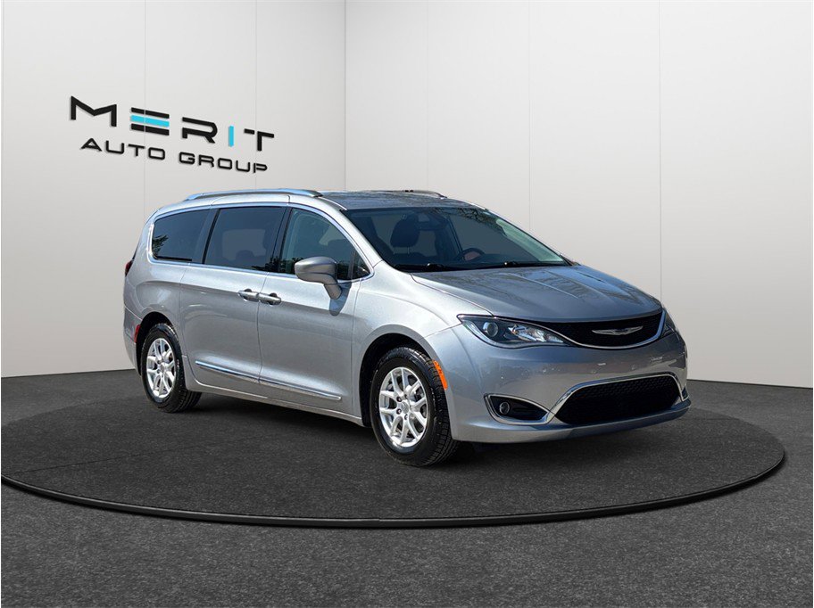 Used 2020 Chrysler Pacifica Touring-L FWD image 1