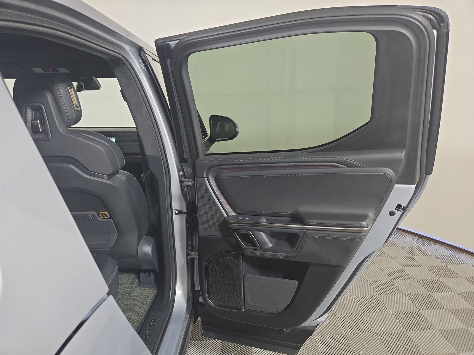 Used 2022 Rivian R1T Launch Edition image 19