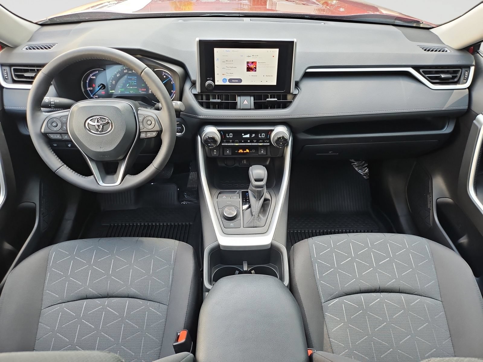 Used 2025 Toyota RAV4 XLE w/ Convenience Package AWD/4WD image 15