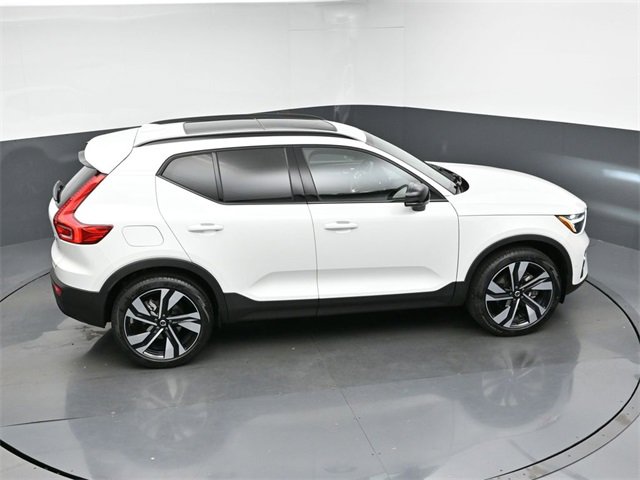 Used 2024 Volvo XC40 B5 Plus image 48