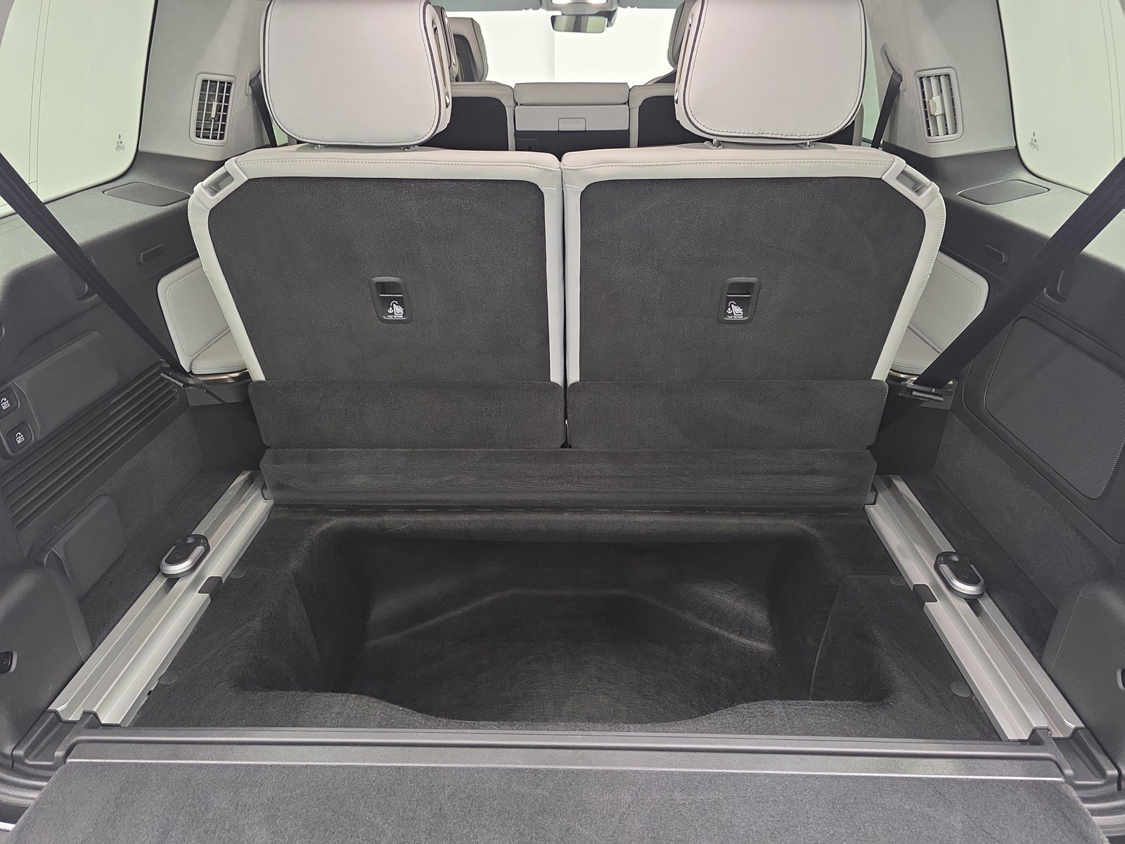 Used 2024 Rivian R1S Adventure image 26