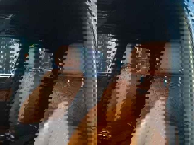 Used 2017 Bentley Bentayga image 13