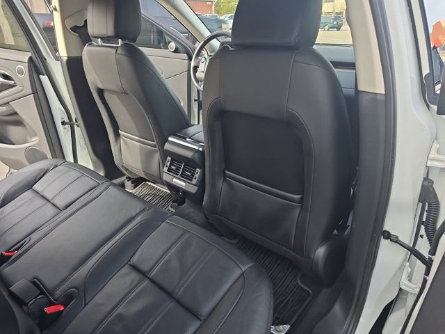 Used 2020 Land Rover Range Rover Evoque SE image 11