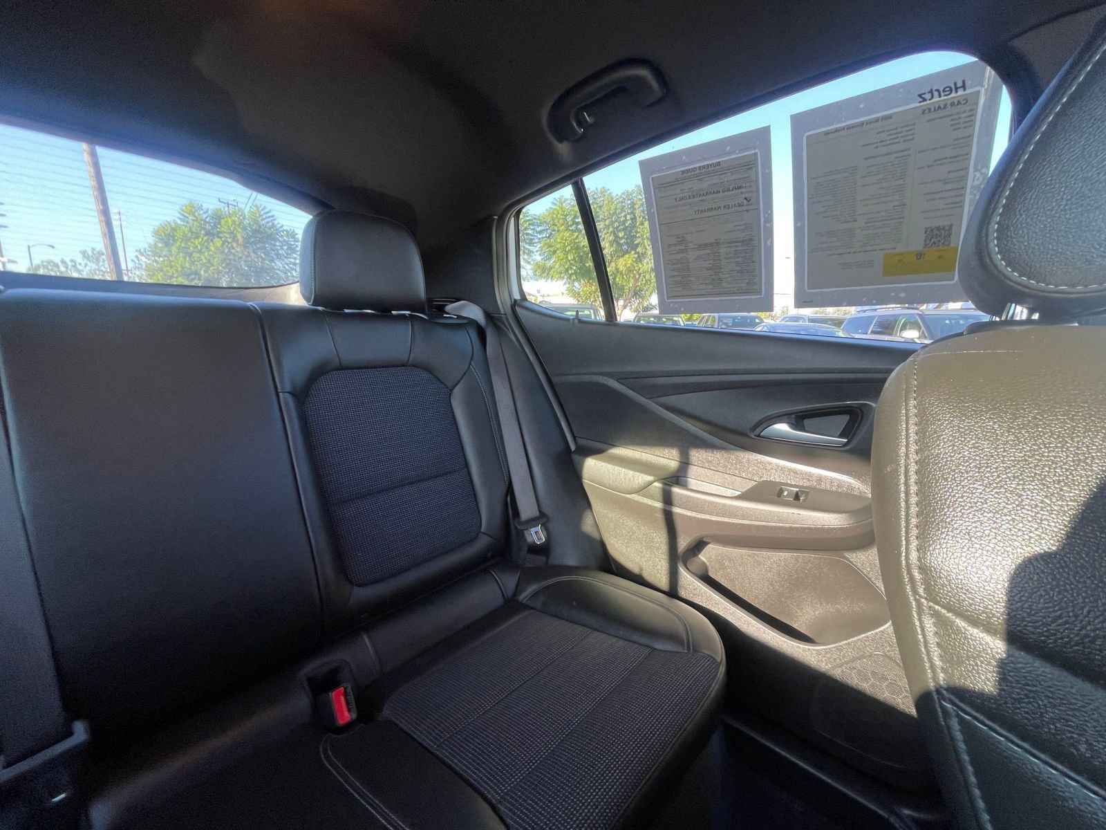 Used 2025 Buick Envista Preferred image 37