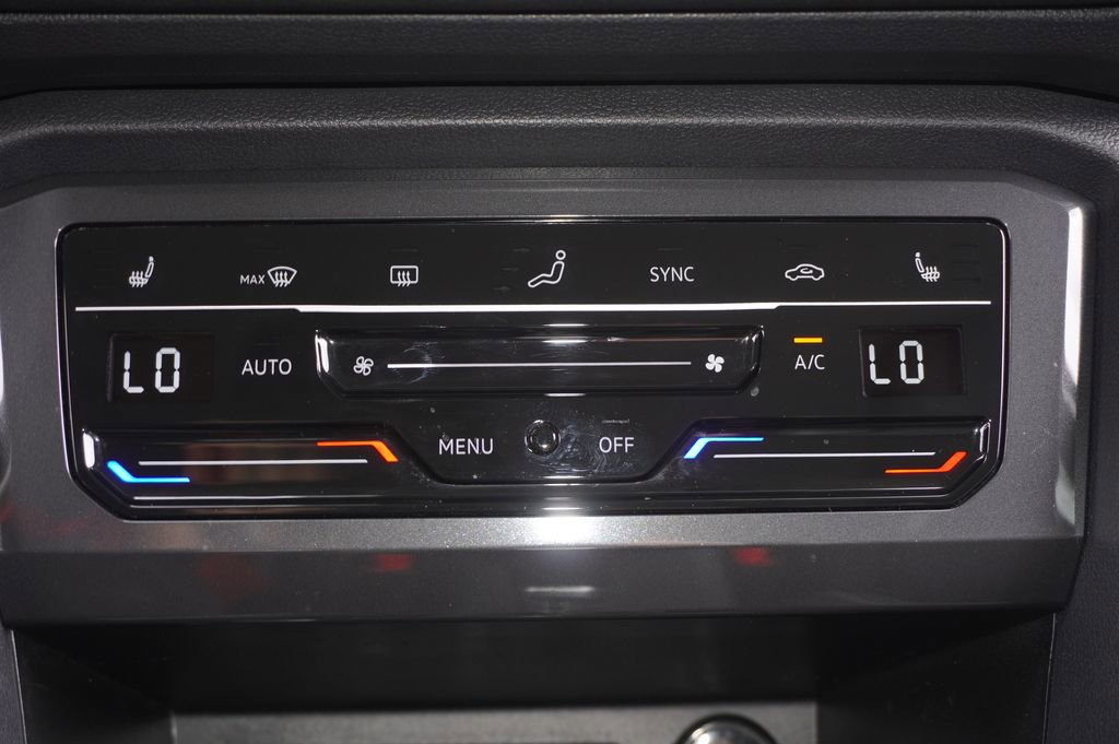 Used 2022 Volkswagen Tiguan SE FWD image 19