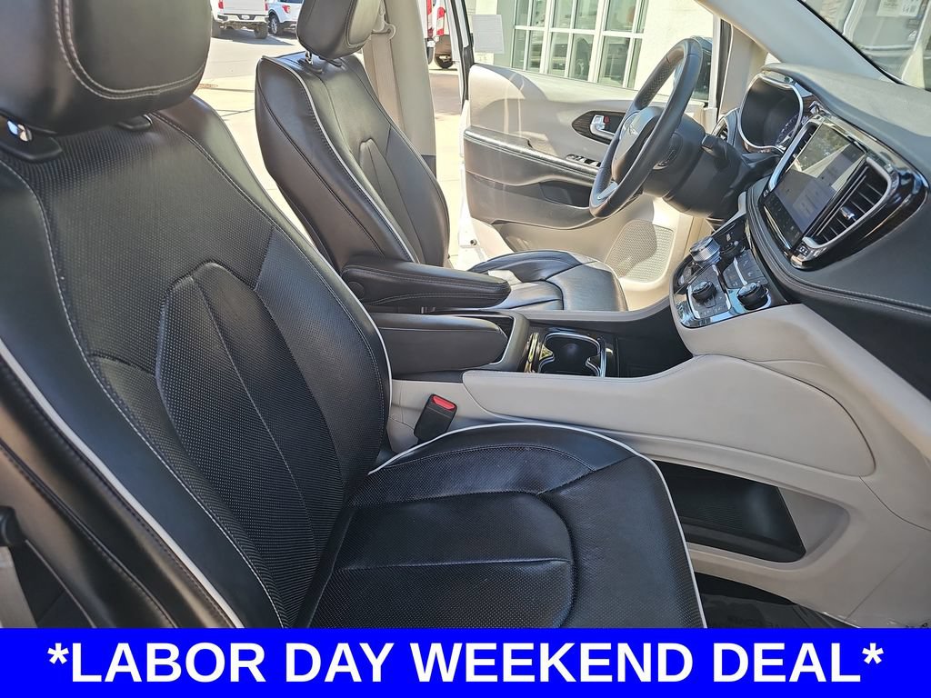 Used 2023 Chrysler Pacifica Limited FWD image 10