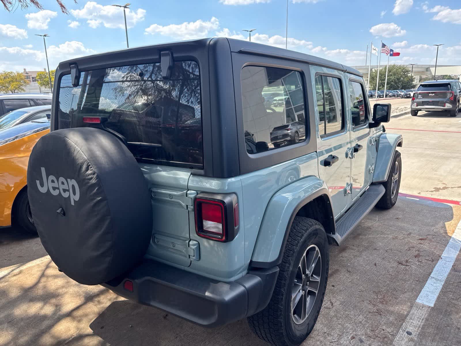 Used 2023 Jeep Wrangler Unlimited Sahara AWD/4WD image 7