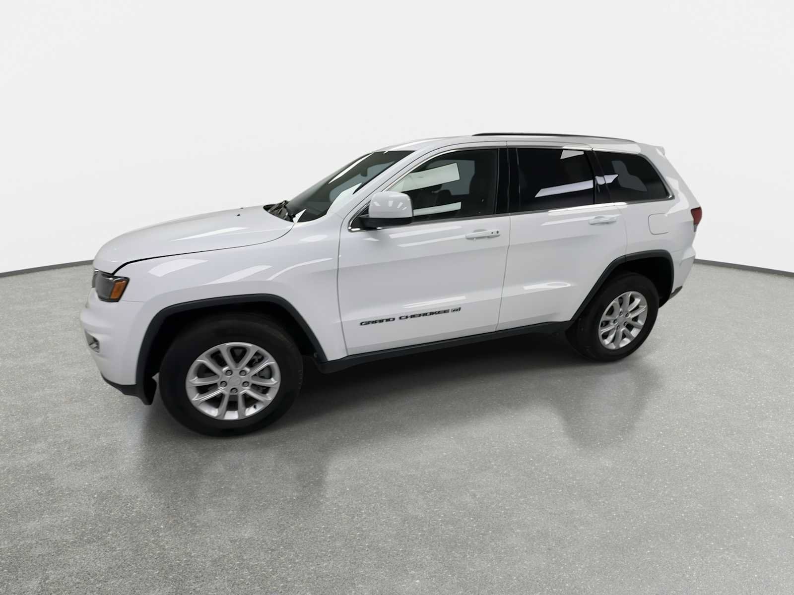 Used 2022 Jeep Grand Cherokee Laredo X AWD/4WD image 5