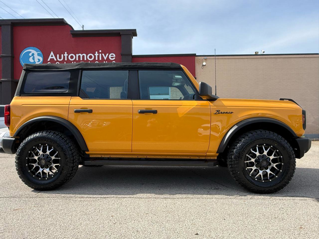 Used 2022 Ford Bronco 4-Door image 4