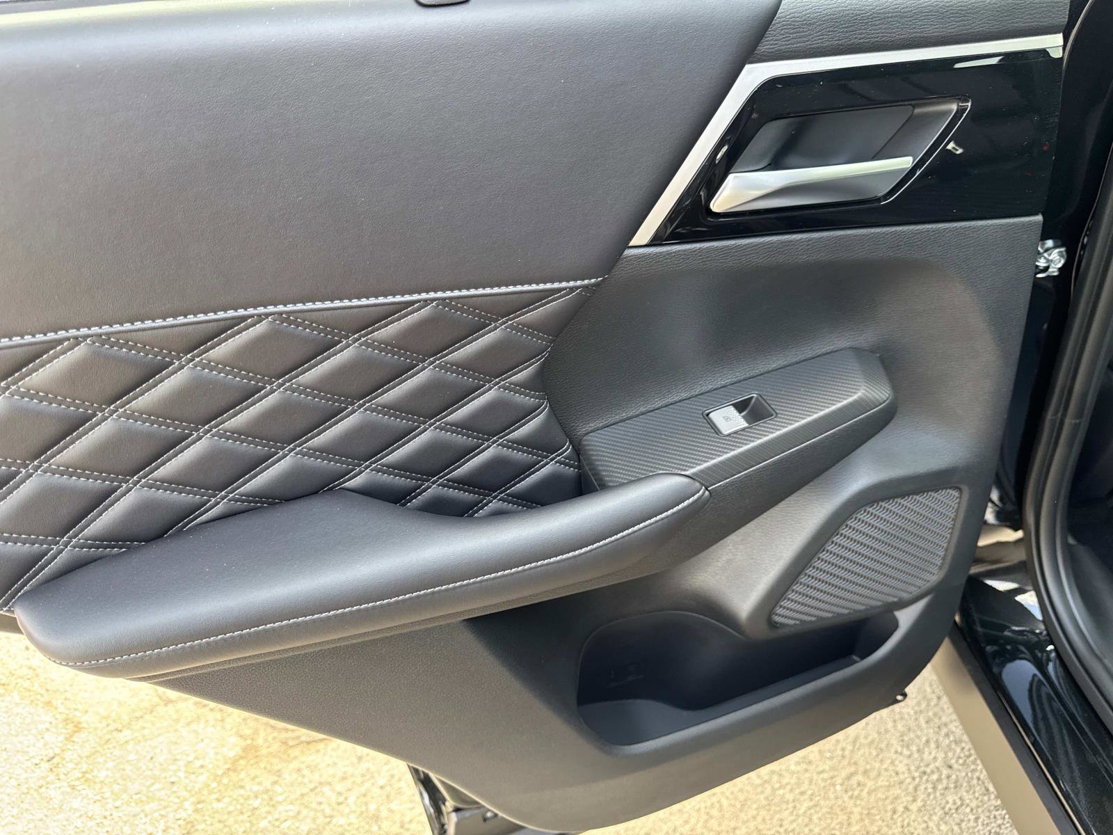 New 2025 Mitsubishi Outlander SEL image 12