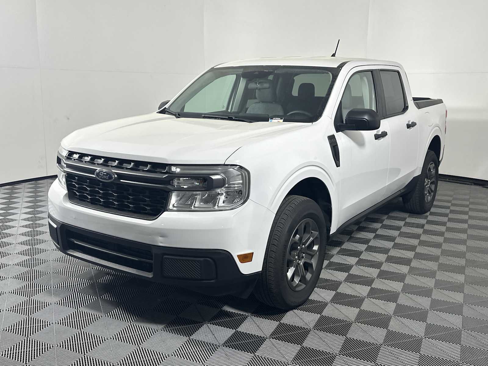 Used 2024 Ford Maverick XLT image 3