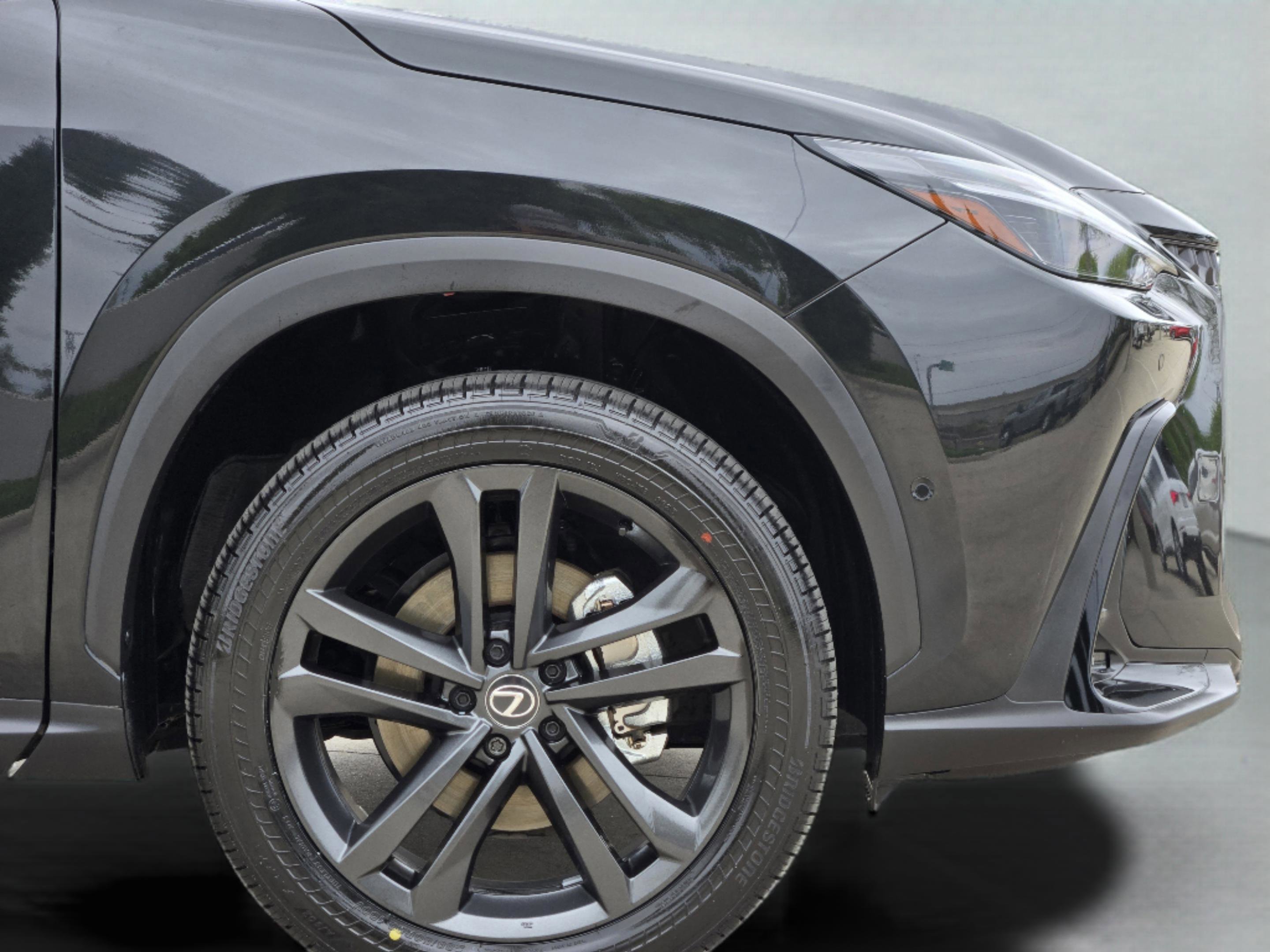 Certified 2025 Lexus NX 450h+ AWD w/ Accessory Package (2T) image 31